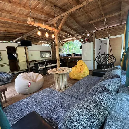 Campingplads каравана градина